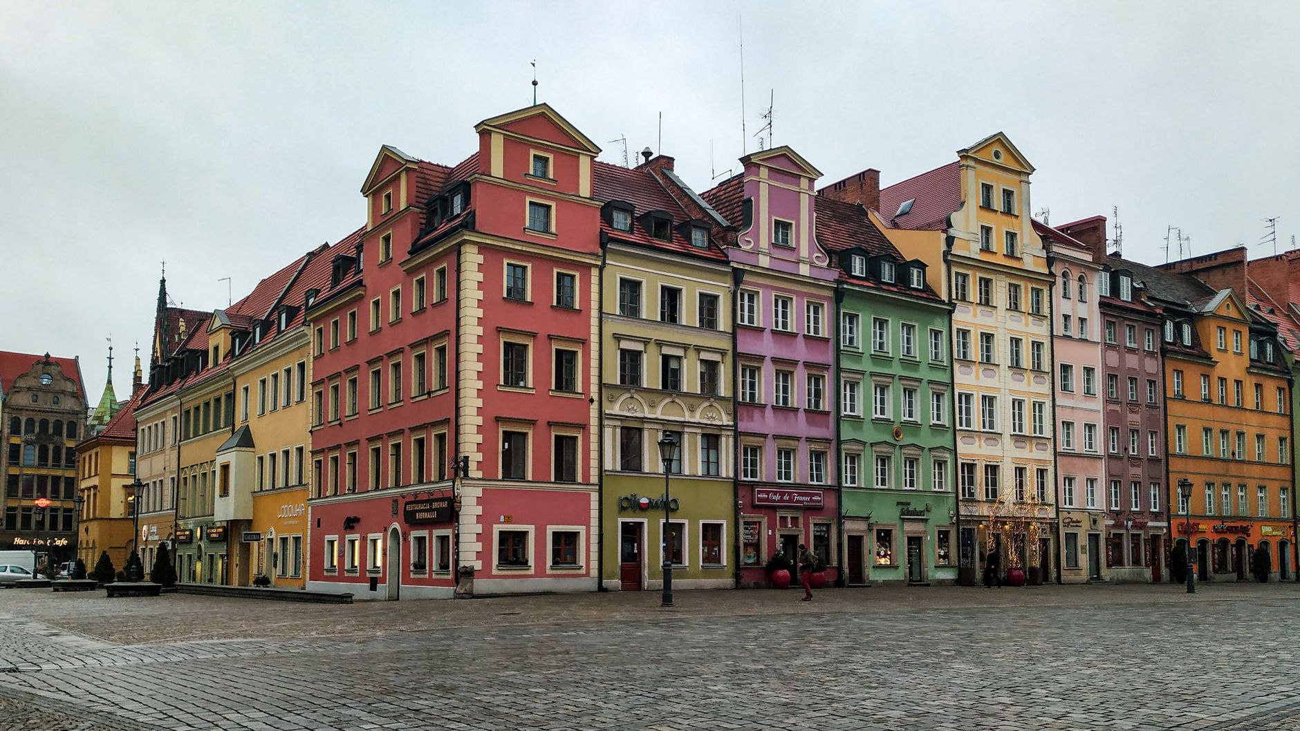 Vibrant tenement houses in Wrocław's town square, showcasing architectural charm in Poland.
