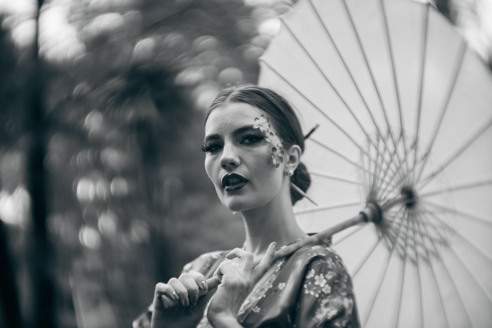 A stylish portrait of a woman in a kimono holding a parasol, captured in Mexico City.